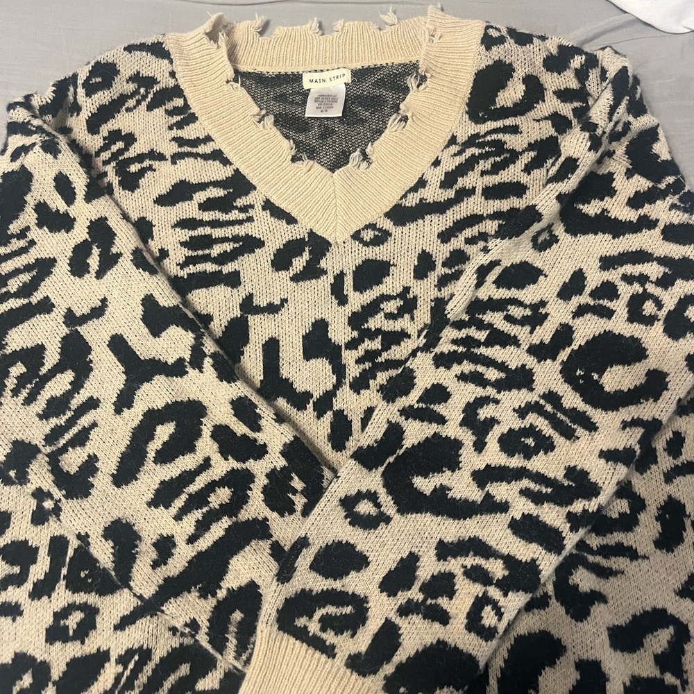 cute leopard sweater!